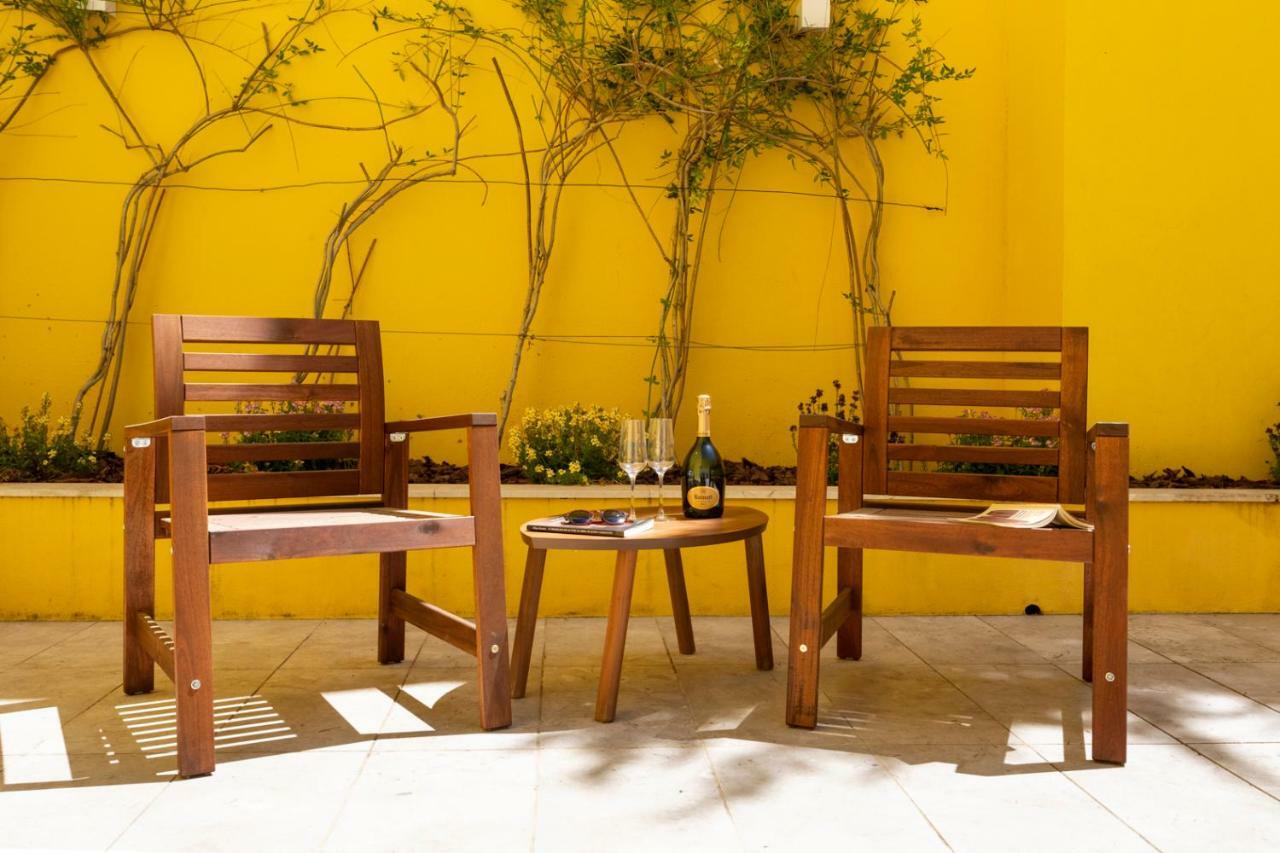Altido Bright And Elegant 1Br Home With Workspace And Huge Terrace In Pena, Close By Viewpoint Lisboa Exteriör bild
