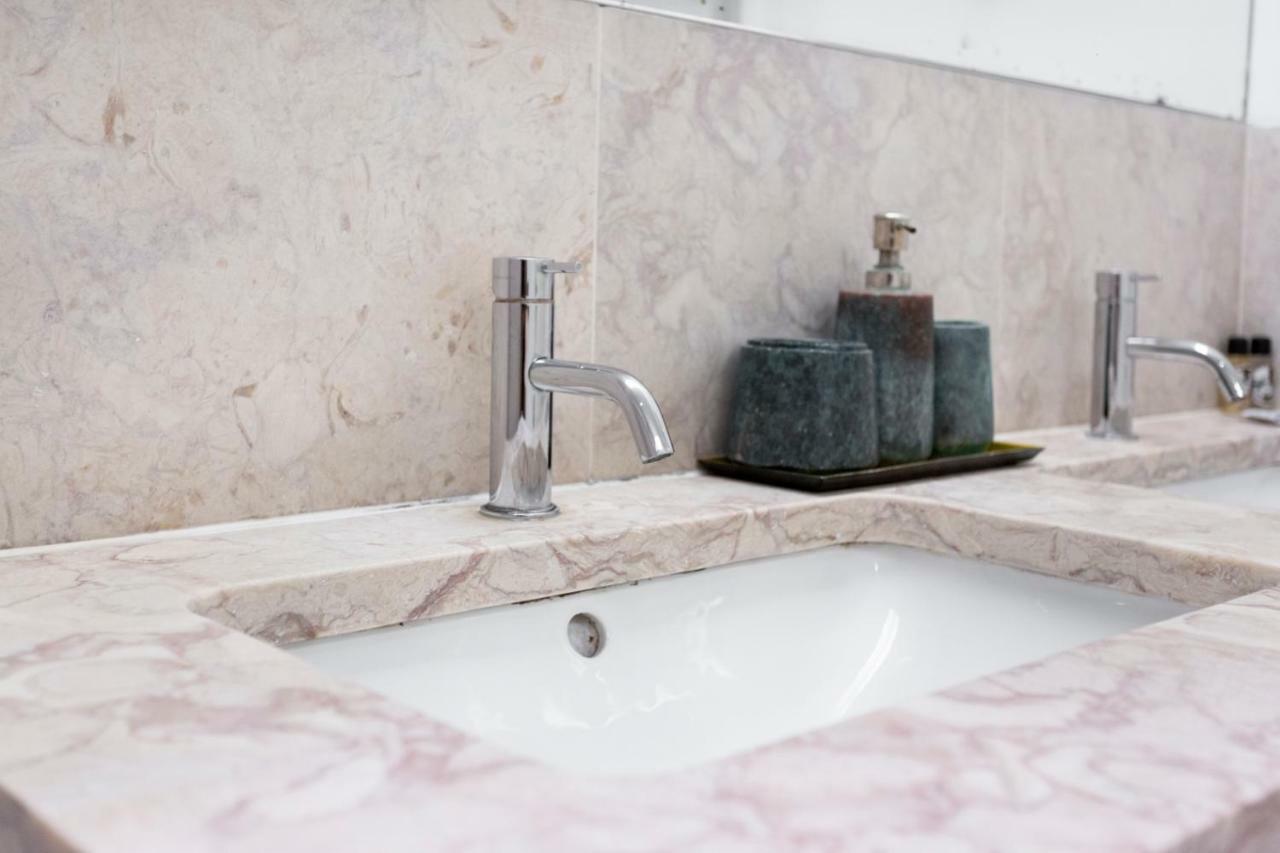 Altido Bright And Elegant 1Br Home With Workspace And Huge Terrace In Pena, Close By Viewpoint Lisboa Exteriör bild