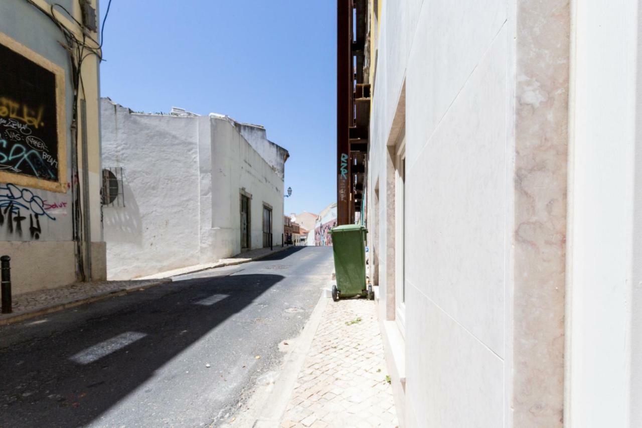 Altido Bright And Elegant 1Br Home With Workspace And Huge Terrace In Pena, Close By Viewpoint Lisboa Exteriör bild