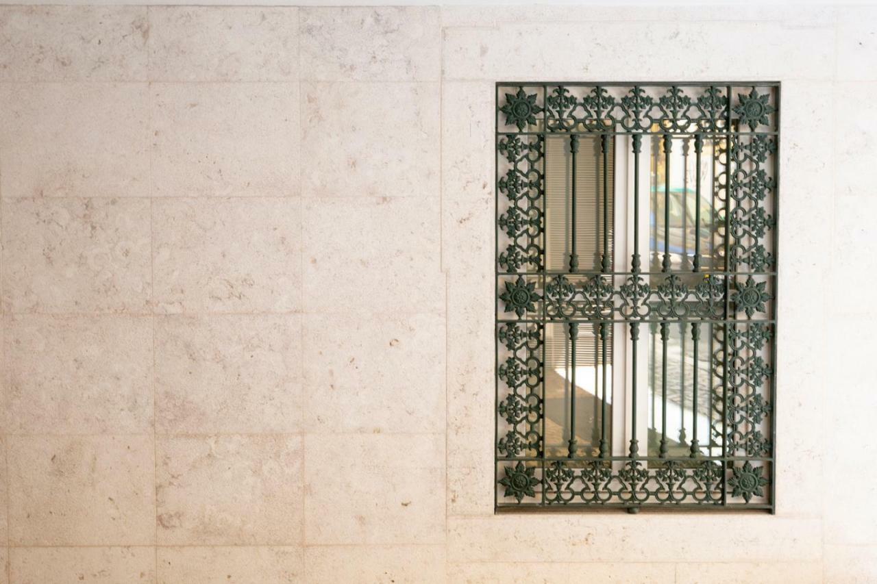 Altido Bright And Elegant 1Br Home With Workspace And Huge Terrace In Pena, Close By Viewpoint Lisboa Exteriör bild