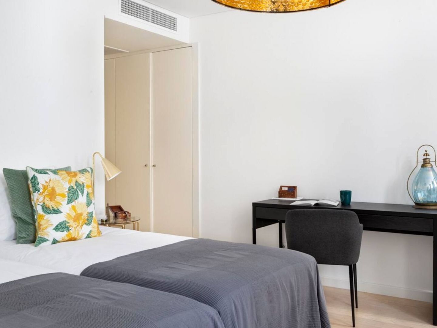 Altido Bright And Elegant 1Br Home With Workspace And Huge Terrace In Pena, Close By Viewpoint Lisboa Exteriör bild