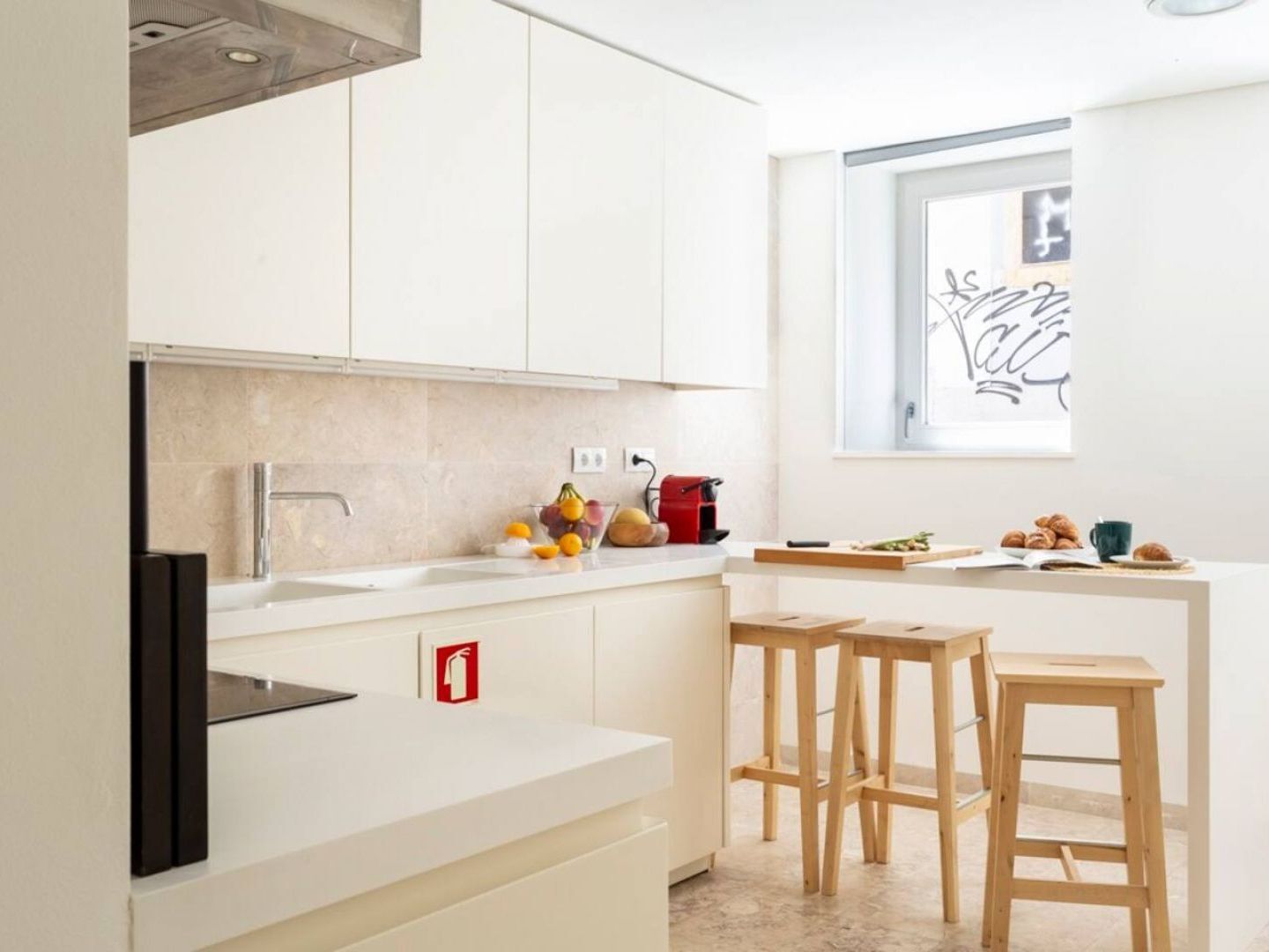Altido Bright And Elegant 1Br Home With Workspace And Huge Terrace In Pena, Close By Viewpoint Lisboa Exteriör bild