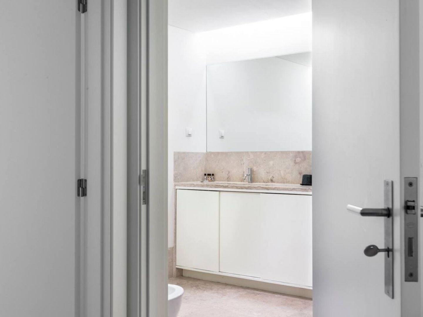 Altido Bright And Elegant 1Br Home With Workspace And Huge Terrace In Pena, Close By Viewpoint Lisboa Exteriör bild