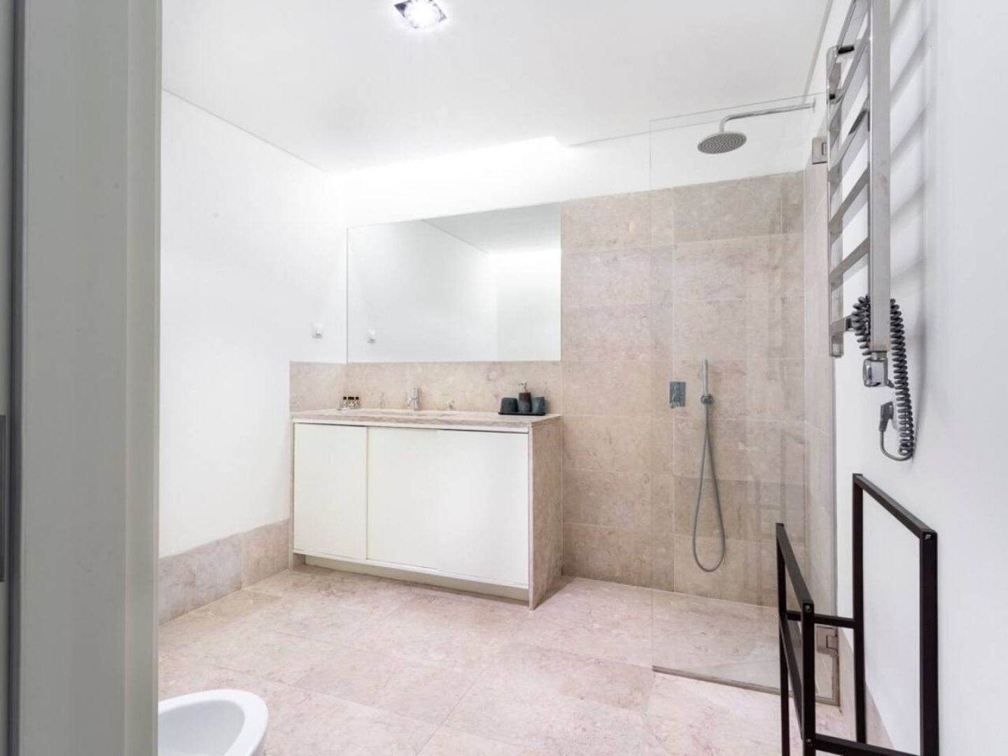 Altido Bright And Elegant 1Br Home With Workspace And Huge Terrace In Pena, Close By Viewpoint Lisboa Exteriör bild